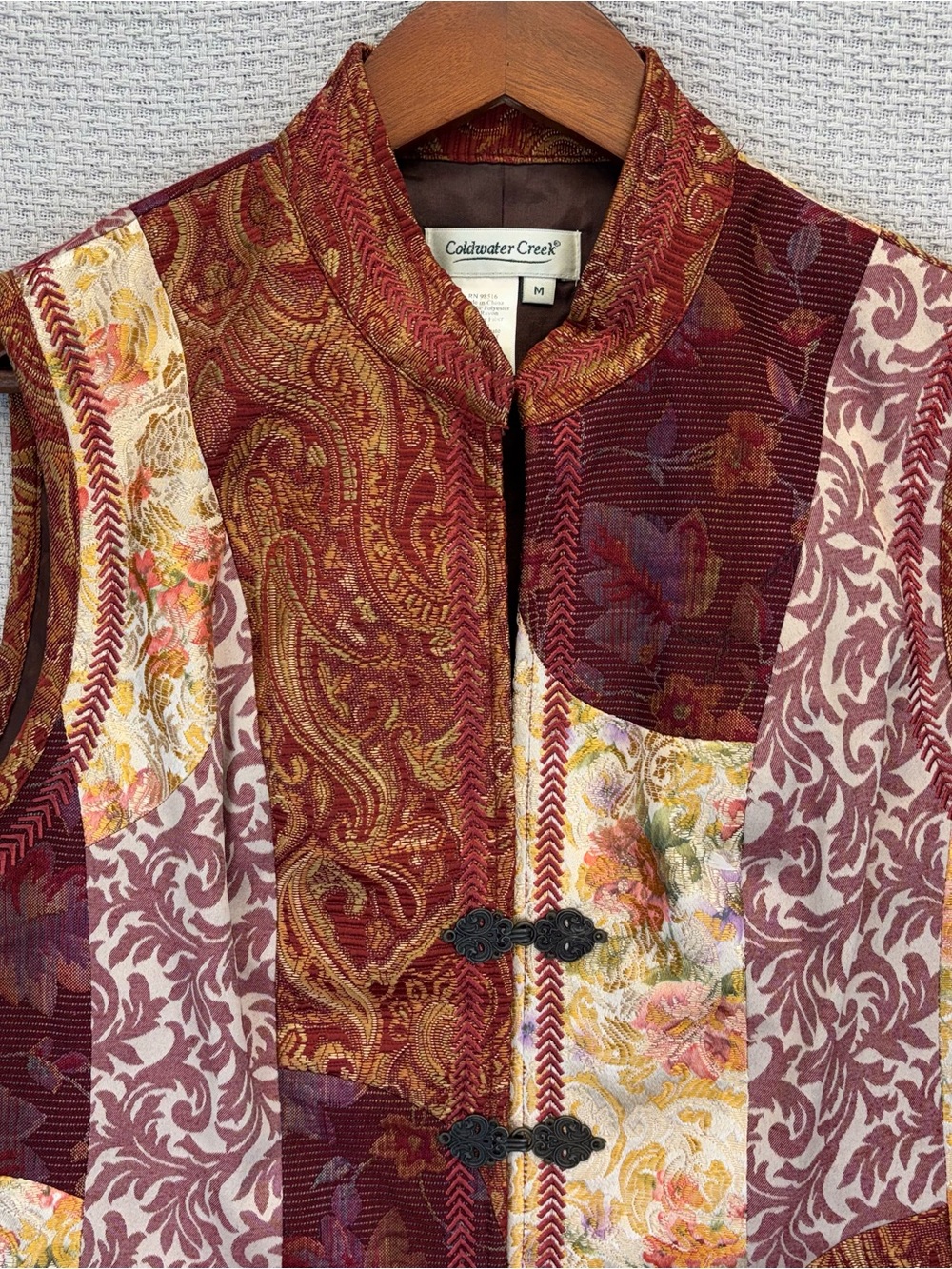 Patchwork Vest Burgundy Gold Hook Closure Sz Med Coldwater Creek Boho Artisan - Picture 2 of 10